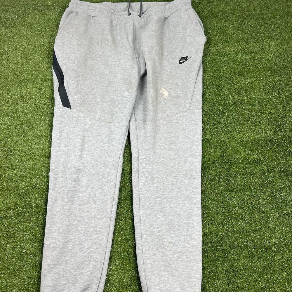 Nike Men's Grey Joggers-tracksuits